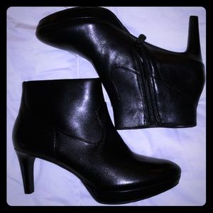 Rockport Juliet Booties, Black, New